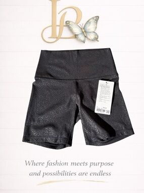 Lululemon “sold out”High-Rise Black Shimmer Women’s Bike Shorts size 6